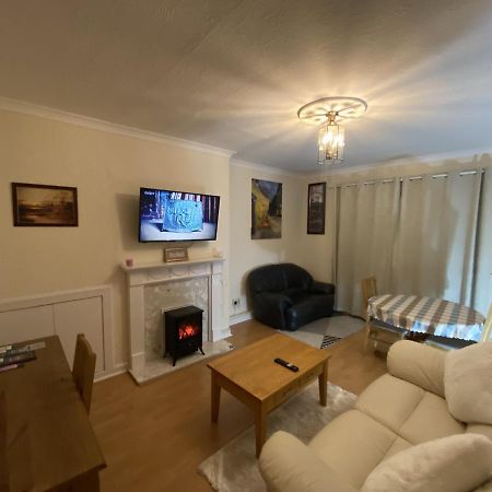 Private Lounge And Double Room Kilwinning Zewnętrze zdjęcie
