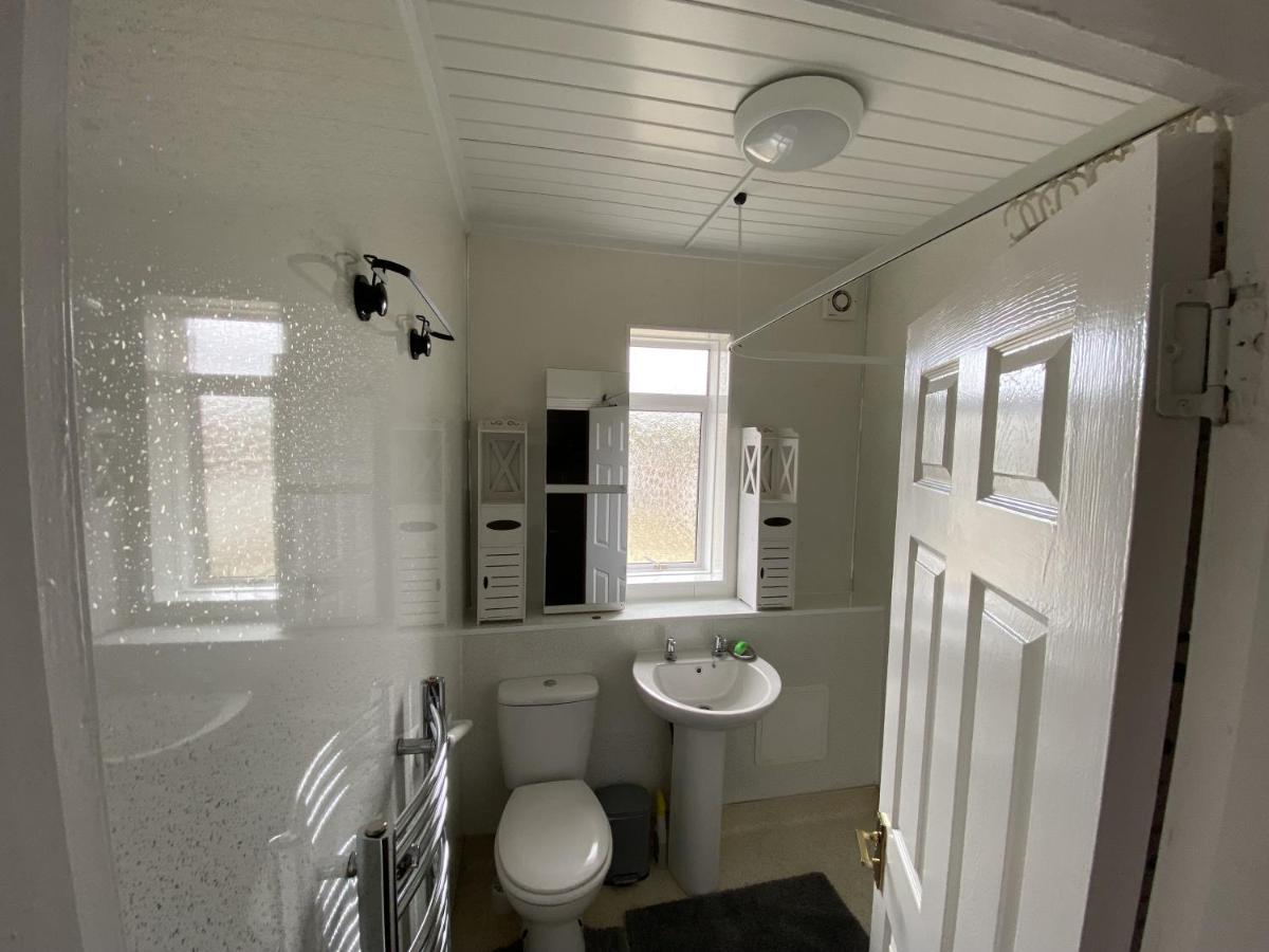 Private Lounge And Double Room Kilwinning Zewnętrze zdjęcie