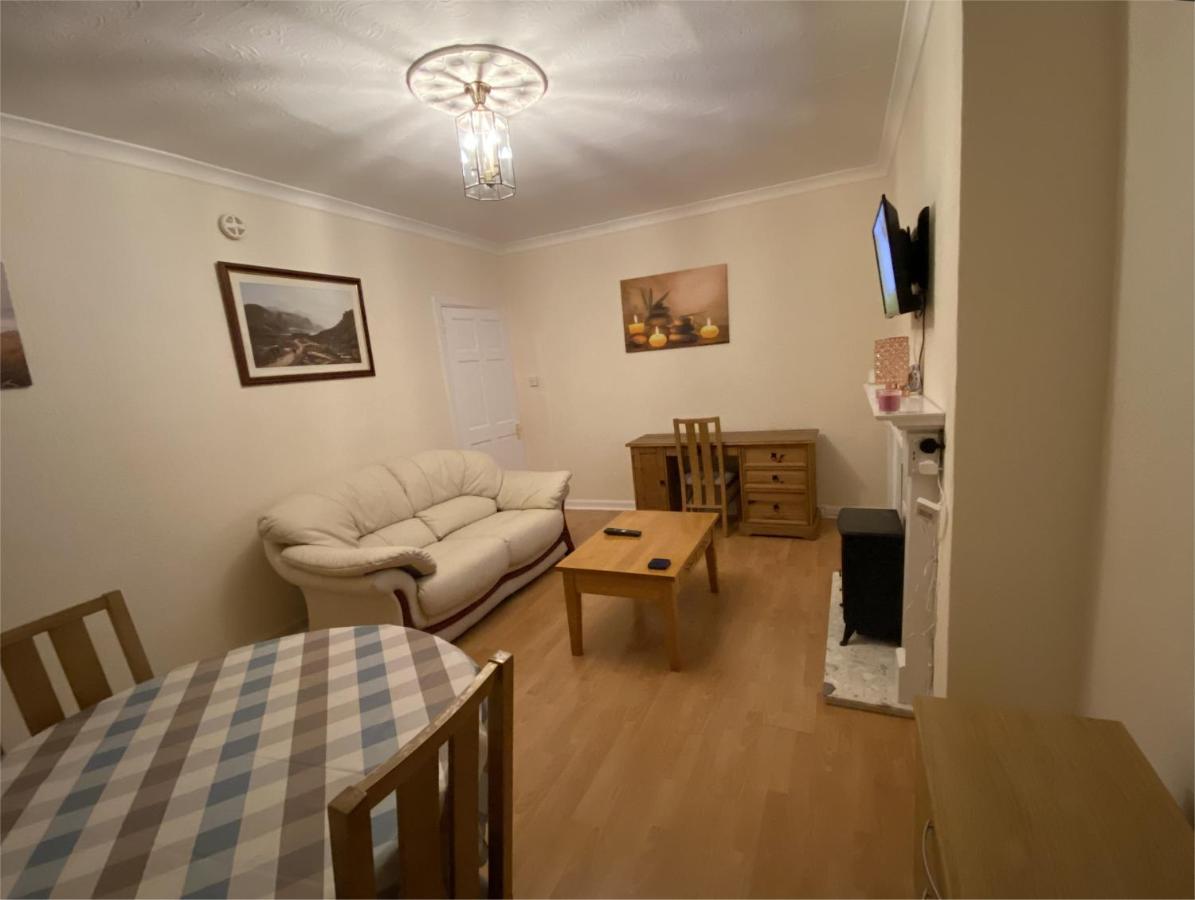 Private Lounge And Double Room Kilwinning Zewnętrze zdjęcie