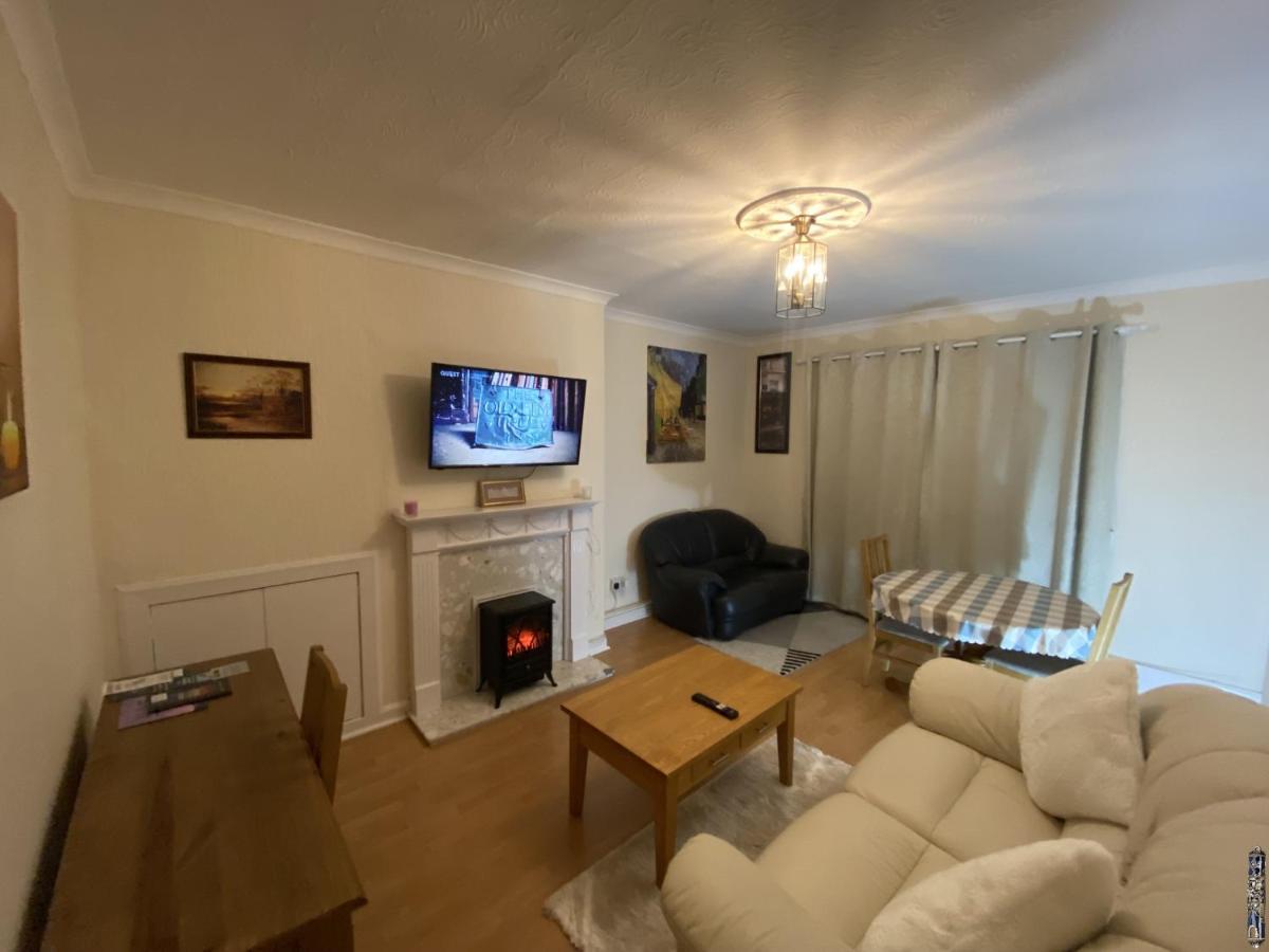 Private Lounge And Double Room Kilwinning Zewnętrze zdjęcie