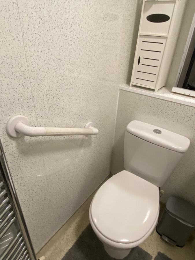 Private Lounge And Double Room Kilwinning Zewnętrze zdjęcie