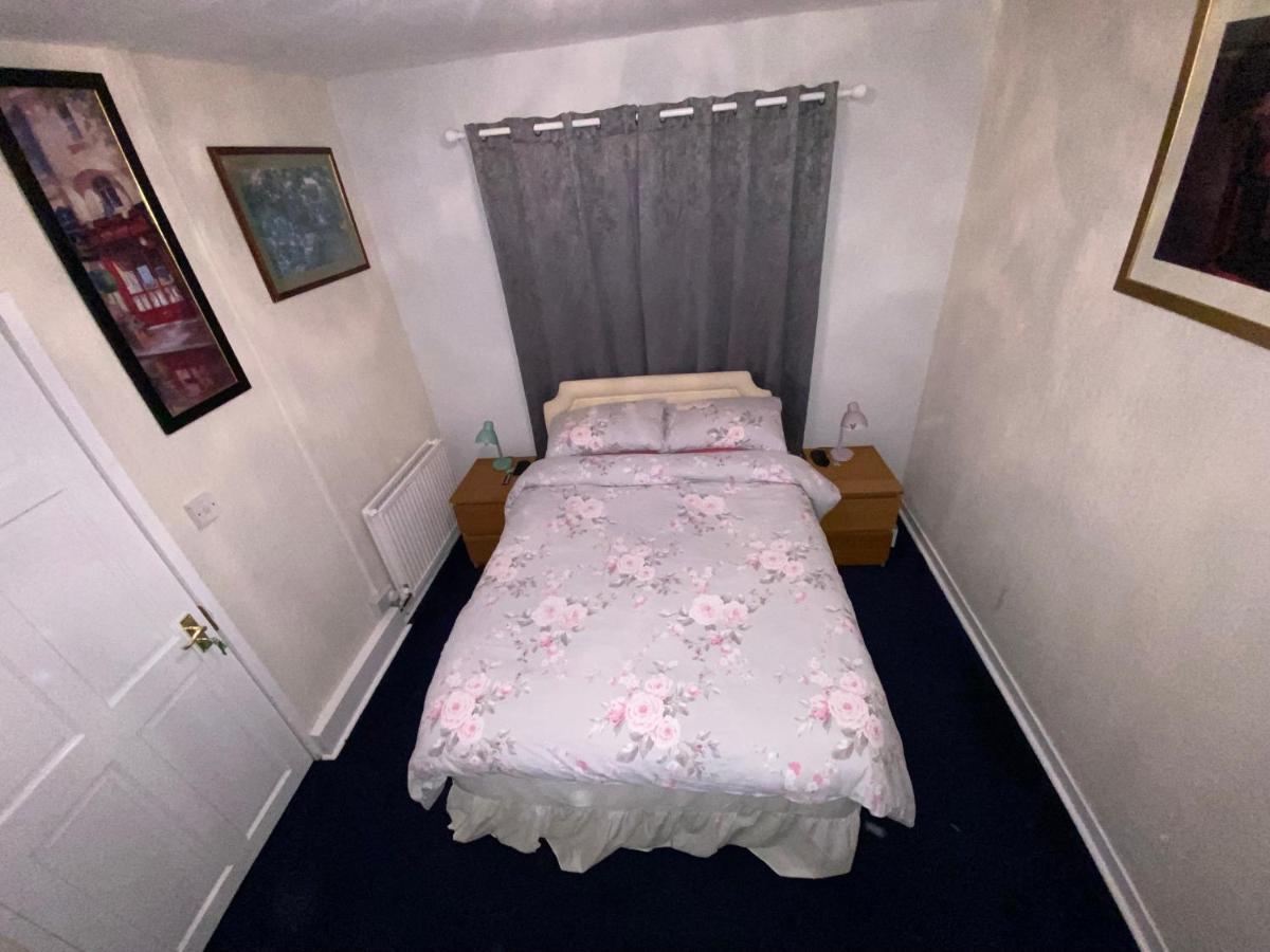 Private Lounge And Double Room Kilwinning Zewnętrze zdjęcie