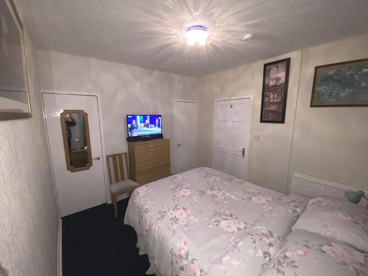 Private Lounge And Double Room Kilwinning Zewnętrze zdjęcie